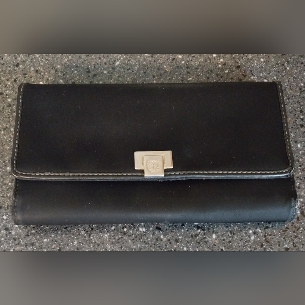 Liz Claiborne Womans Wallet